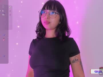 Arya Line live cam preview — HD — skinny — age 25