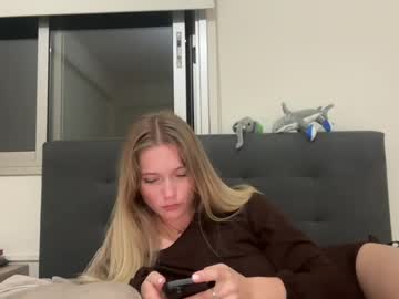 Bellabloomx live cam preview — hornyteen — age 20