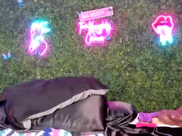 Bigbuttsarena live cam preview — feet — age 25