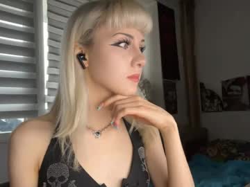 Cuddlecrush live cam preview — HD — 18 — age 18