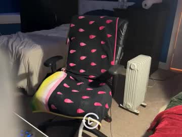 Edgemeallnight live cam preview — kinky — age 0