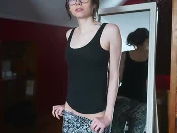 Elfenemma live cam preview — HD — petite — age 0