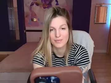 Emilywalkers live cam preview — HD — wet — age 30