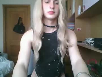 Ezrafindom live cam preview — trans — age 0