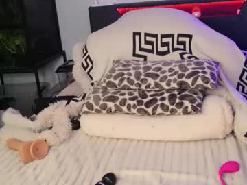 Hazeleo live cam preview — anal — age 0