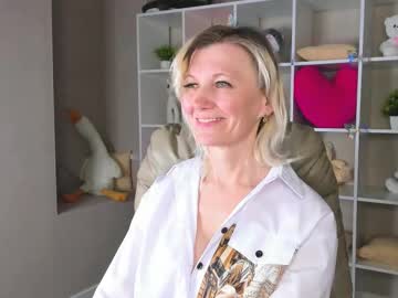 Julie Lucasss live cam preview — HD — new — age 0