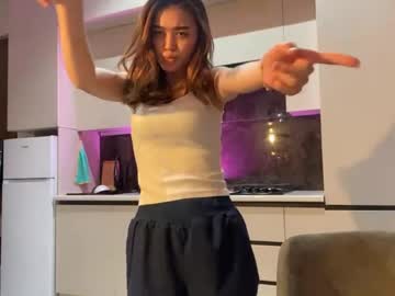Kelsiefeger live cam preview — shy — age 18