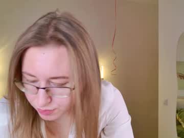 Kim Foxie live cam preview — HD — shy — age 19