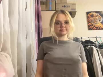 Leoniemutschelknaus live cam profile photo