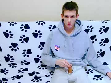 Lester Broo live cam preview — HD — straight — age 21