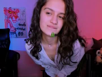 Lissa Night live cam preview — HD — glasses — age 0