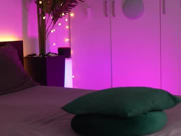 Lorettelorenaa live cam preview — HD — squirt — age 28