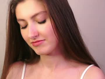 Louveniahurry live cam profile photo