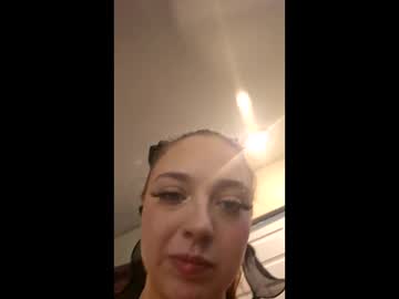 Luckyducky02 live cam preview — petite — age 23