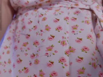 Milly Shy live cam preview — HD — feet — age 20