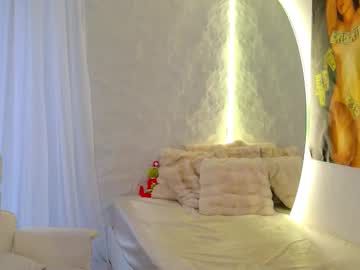 Monique A live cam preview — HD — brunette — age 26