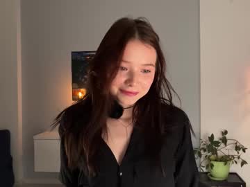 Moonfaced  live cam preview — HD — tease — age 0