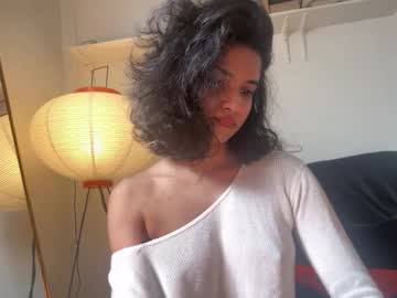 Mriea  live cam preview — live — HD — age 0