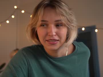 Ms Dira live cam preview — HD — feet — age 0