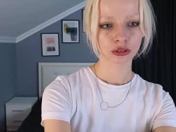 Naomi Brif live cam preview — HD — shy — age 18