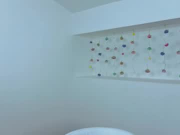 Natural Meri  live cam preview — skinny — age 19