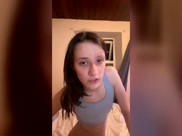 Raven Dancer live cam preview — 18 — age 0