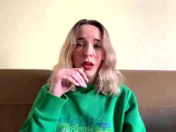 Reaganpollart live cam preview — HD — new — age 18