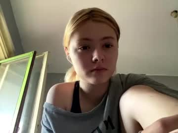 Richellearmentrout live cam profile photo