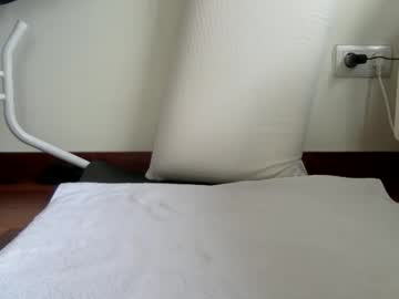Sk1nnybutth1ck live cam preview — edging — age 0