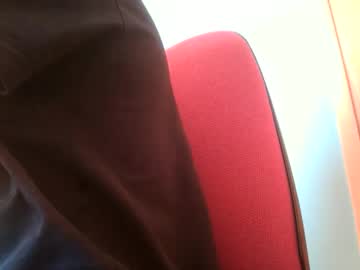 Truble Again live cam preview — live — smoke — age 0