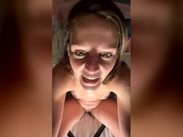 Weeshieee live cam preview — milf — age 0