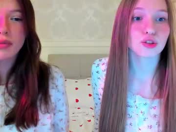 Zerelle live cam preview — HD — new — age 18