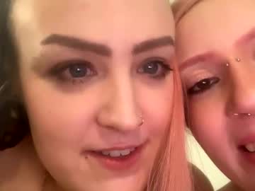 Zombiemommyxoxo live cam preview — HD — lesbian — age 24